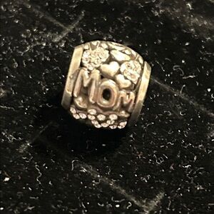 Silver 'Mom' Charm Bead